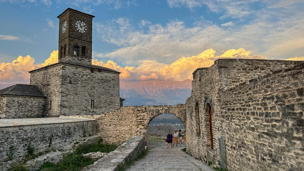 Gjirokastra - ZACHWYCAJĄCE kamienne miasto Albanii